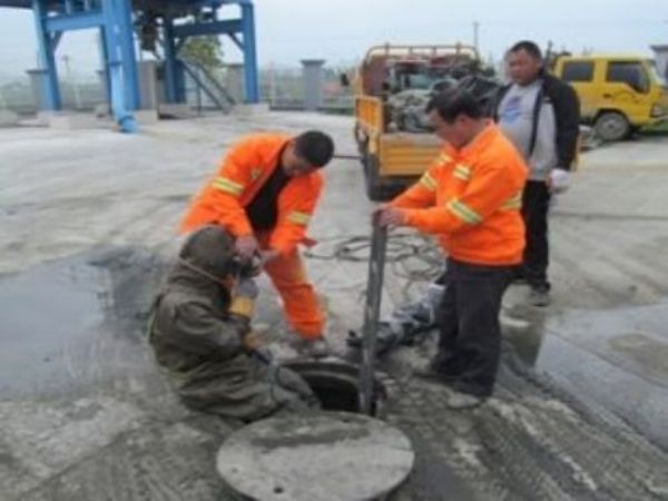 大连疏通下水道附近电话（大连专业疏通下水道电话）